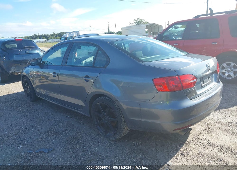 2013 VOLKSWAGEN JETTA 2.0L S VIN: 3VW2K7AJ1DM237132