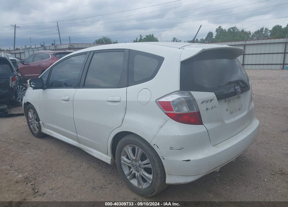 2011 HONDA FIT SPORT VIN: JHMGE8H50BC025950