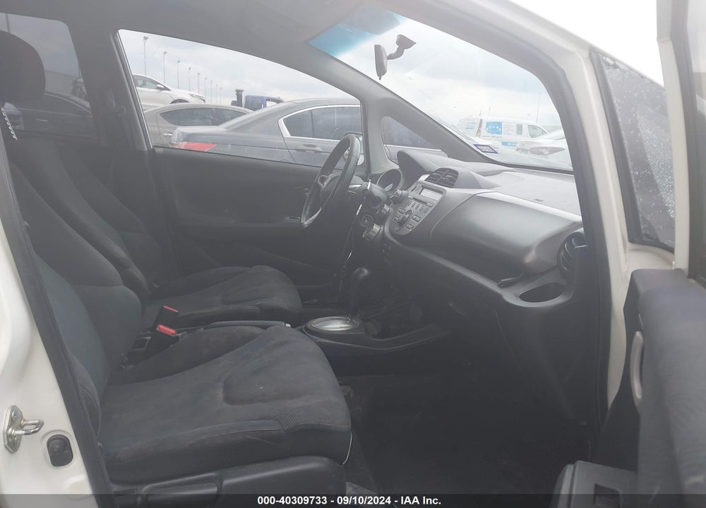 2011 HONDA FIT SPORT VIN: JHMGE8H50BC025950