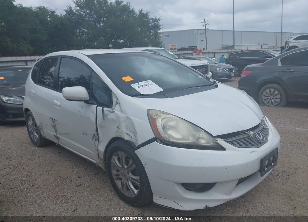 2011 HONDA FIT SPORT VIN: JHMGE8H50BC025950