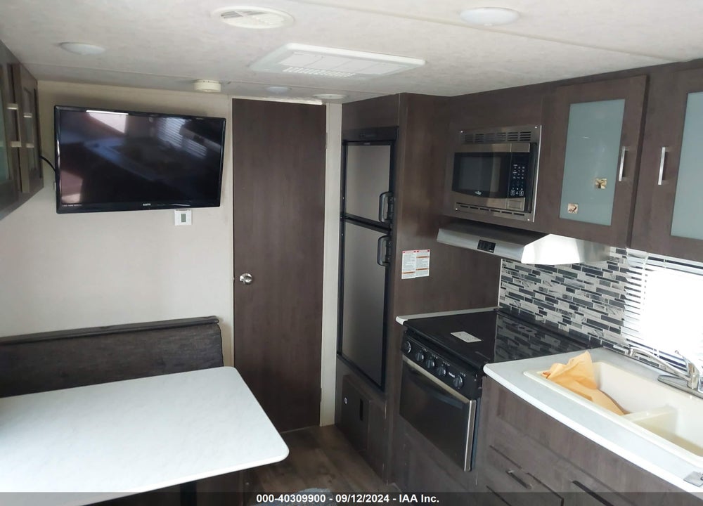 2018 FOREST RIVER CRUISE LIGHT VIN: 4X4TSM720J7417224