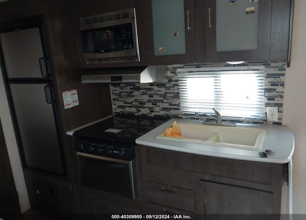 2018 FOREST RIVER CRUISE LIGHT VIN: 4X4TSM720J7417224