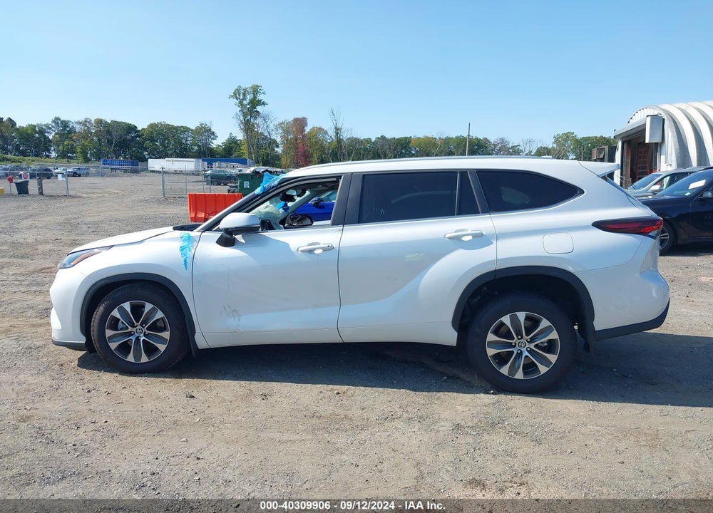 2024 TOYOTA HIGHLANDER XLE VIN: 5TDKDRBH0RS547462