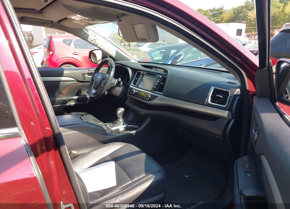 2014 TOYOTA HIGHLANDER XLE V6 VIN: 5TDJKRFH5ES022628