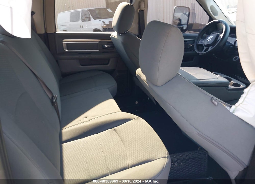 2018 RAM 3500 SLT  4X4 8' BOX VIN: 3C63RRHL4JG394502
