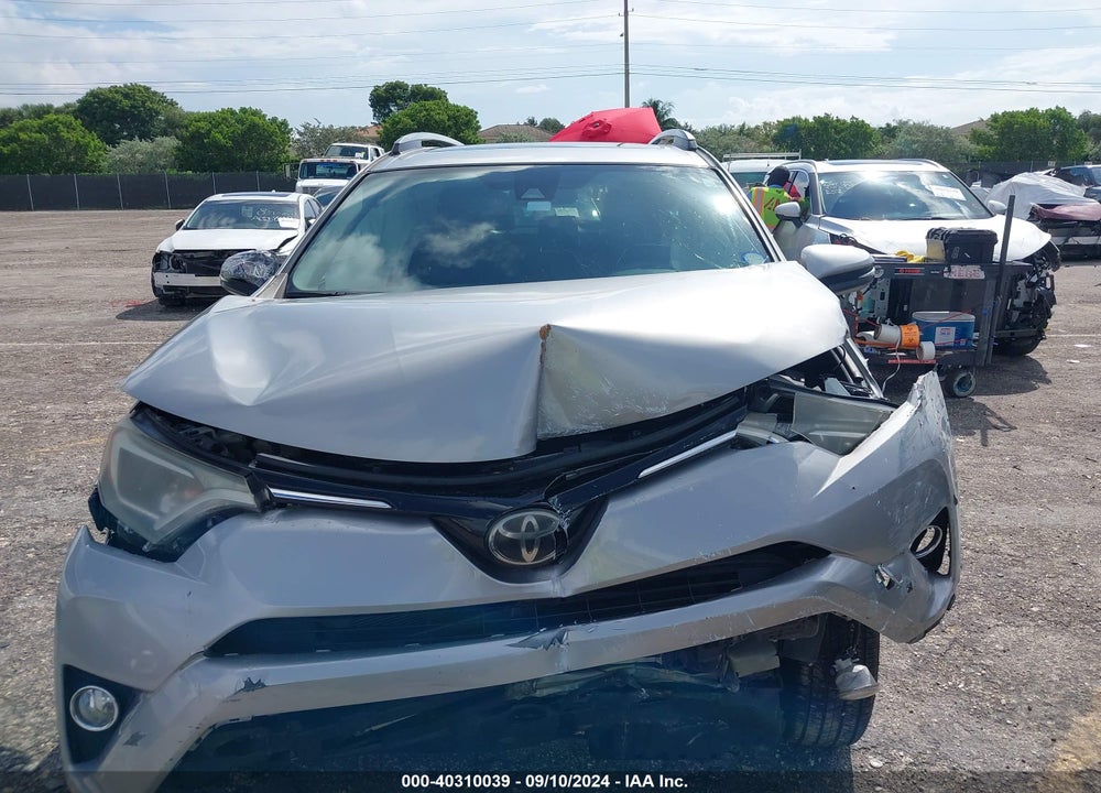 2017 TOYOTA RAV4 XLE VIN: 2T3WFREV9HW404570