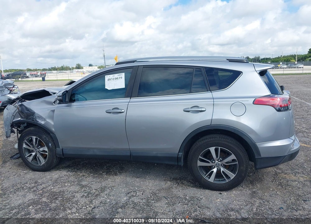 2017 TOYOTA RAV4 XLE VIN: 2T3WFREV9HW404570