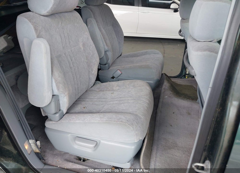 1999 TOYOTA SIENNA XLE VIN: 4T3ZF13C1XU123958