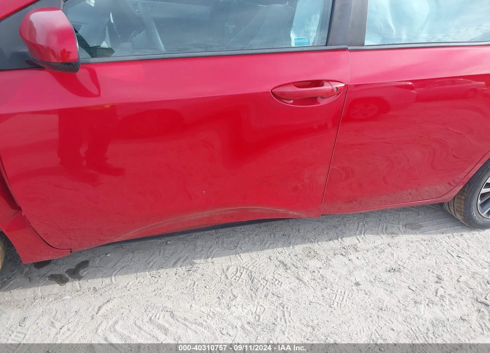 2018 TOYOTA COROLLA LE VIN: 2T1BURHE7JC058468