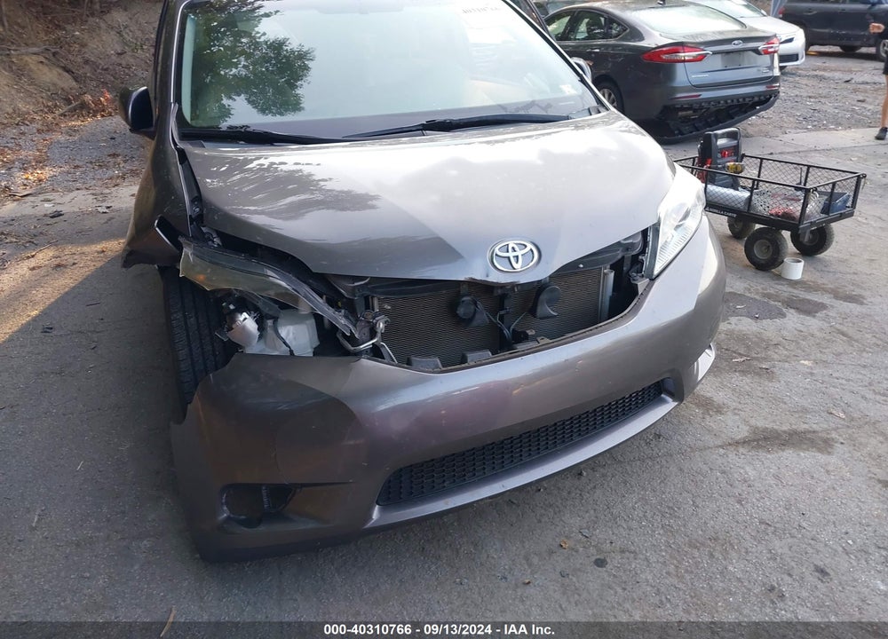 2015 TOYOTA SIENNA LE 8 PASSENGER VIN: 5TDKK3DCXFS631594