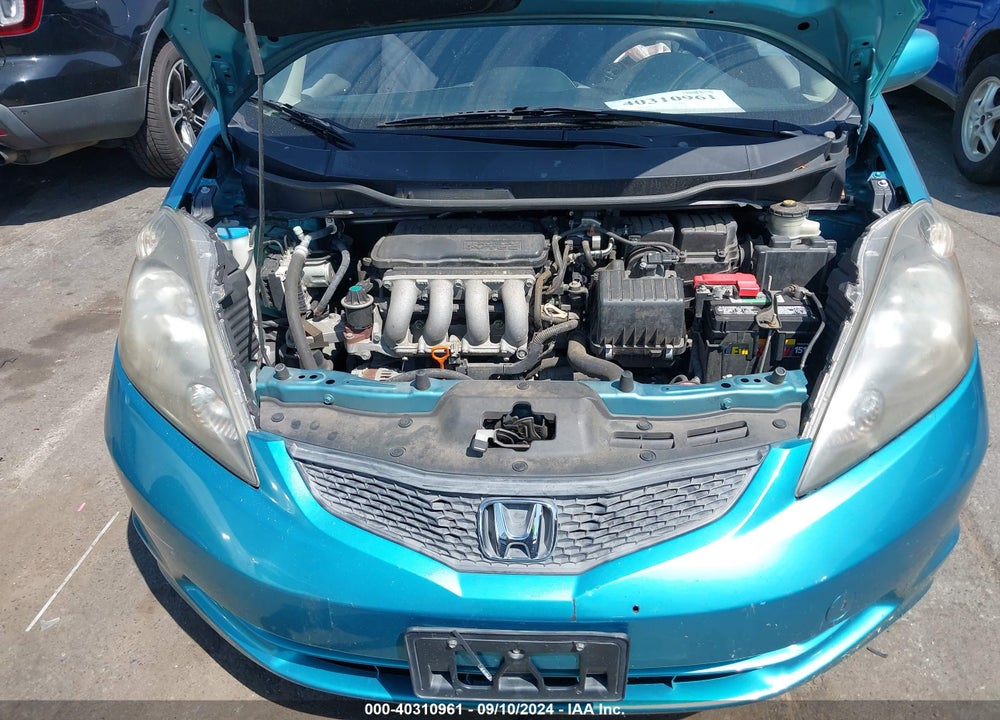 2013 HONDA FIT VIN: JHMGE8H35DC017537