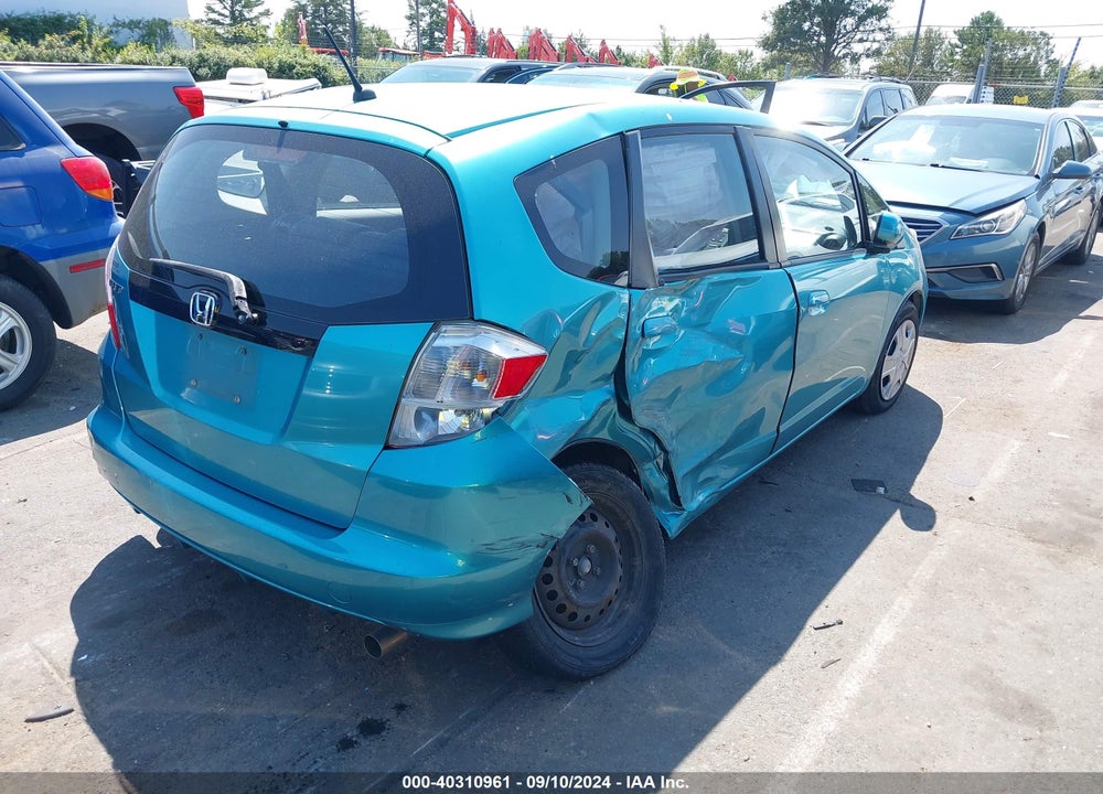 2013 HONDA FIT VIN: JHMGE8H35DC017537