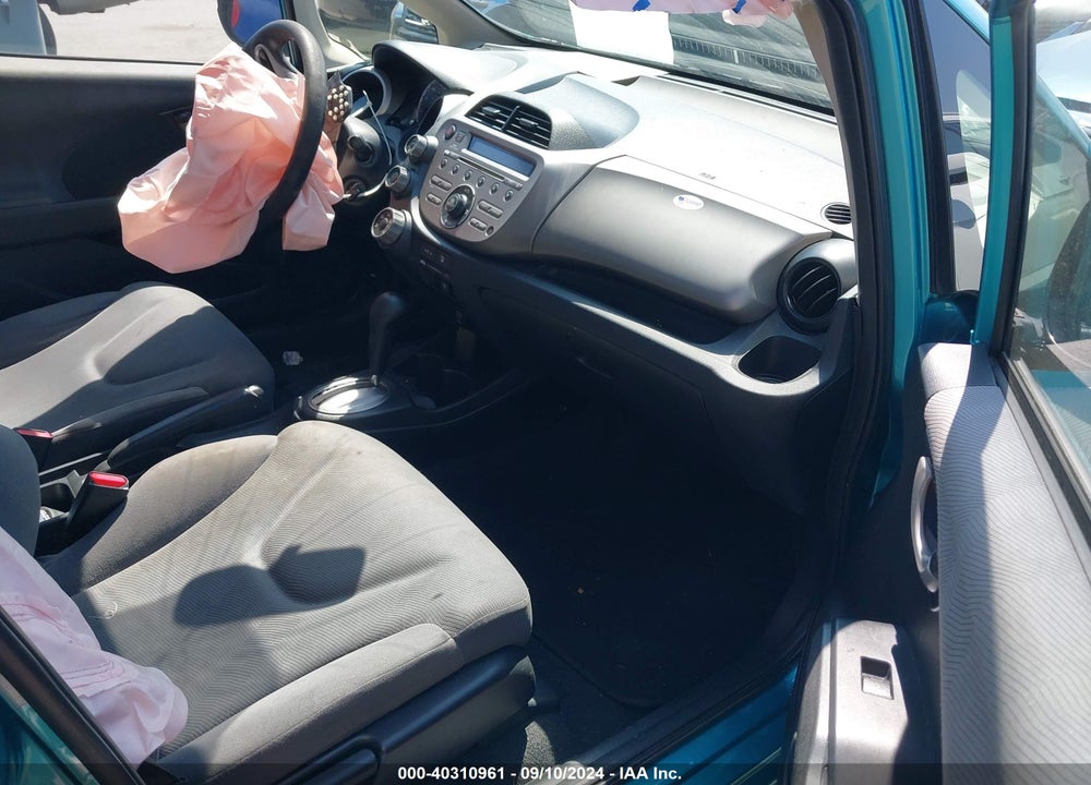 2013 HONDA FIT VIN: JHMGE8H35DC017537