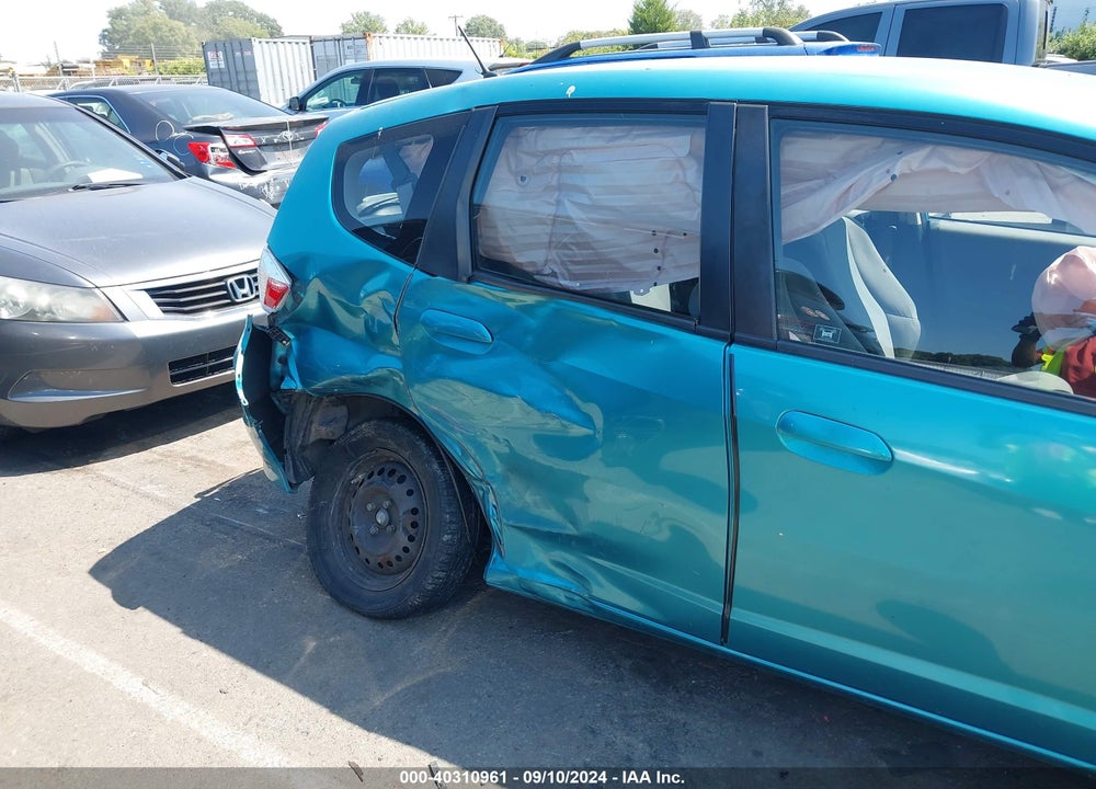 2013 HONDA FIT VIN: JHMGE8H35DC017537