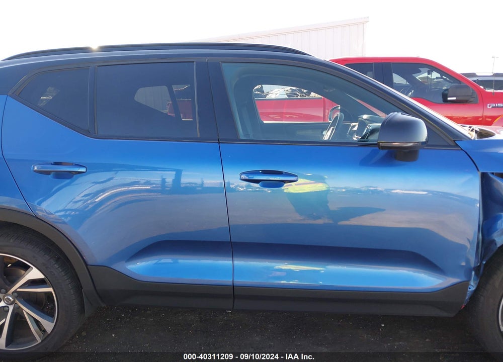 2021 VOLVO XC40 T5 R-DESIGN VIN: YV4162UM5M2460256