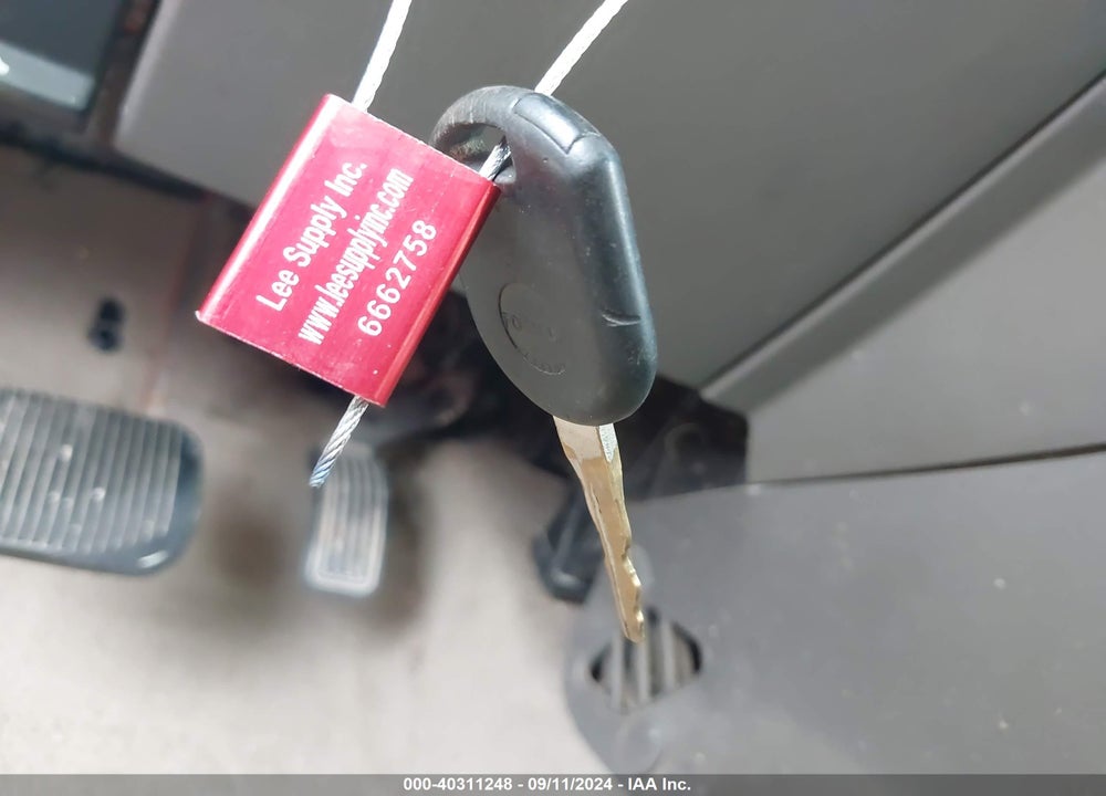 2008 FORD FOCUS S VIN: 1FAHP34N58W237040