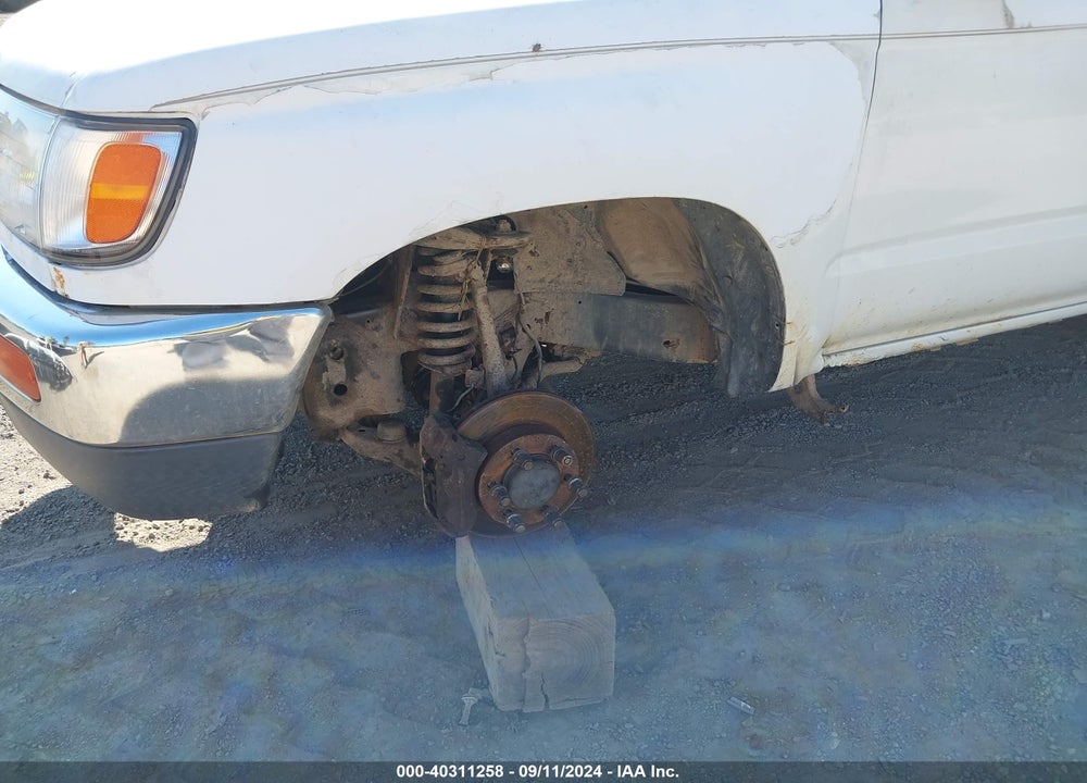 1998 TOYOTA 4RUNNER SR5 V6 VIN: JT3HN86R8W0132901