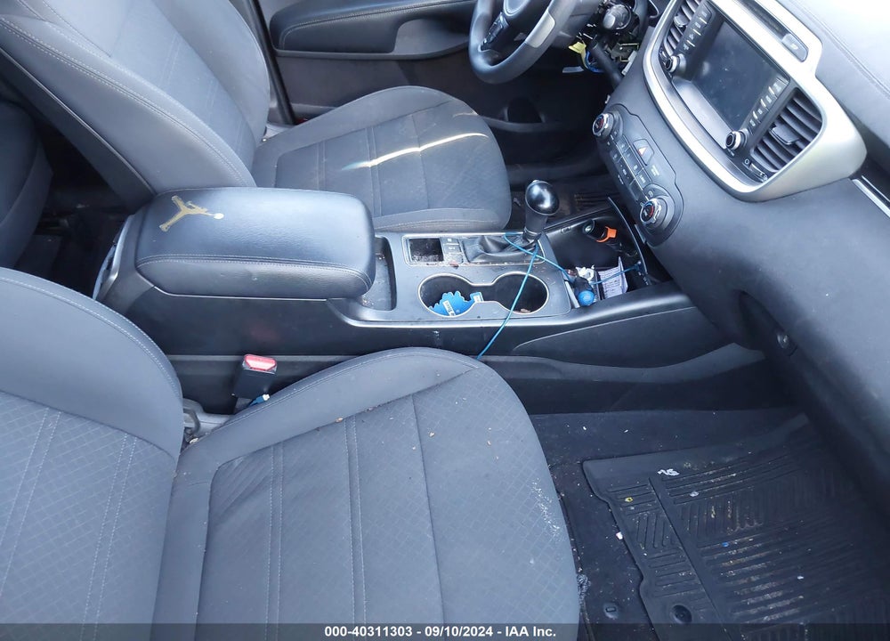 2018 KIA SORENTO 2.4L LX VIN: 5XYPGDA34JG398481