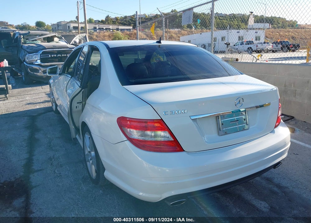 2011 MERCEDES-BENZ C 300 LUXURY/SPORT VIN: WDDGF5EB9BA510600
