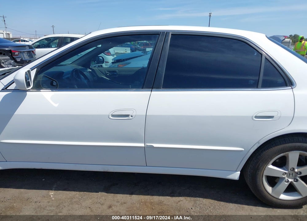 2000 HONDA ACCORD 3.0 EX VIN: 1HGCG1651YA073337