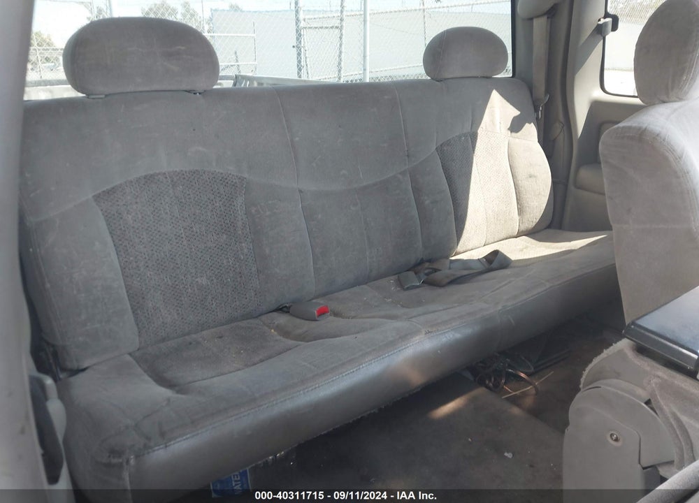 2000 CHEVROLET SILVERADO 1500 LS VIN: 1GCEC19V9YZ343107