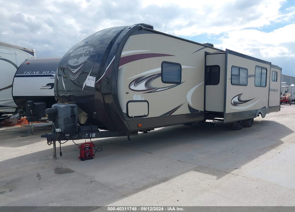 2016 FOREST RIVER WILDWOO 300BH VIN: 4X4TWBF23GU009532