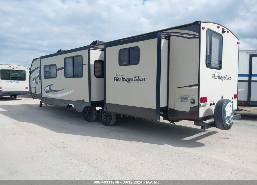 2016 FOREST RIVER WILDWOO 300BH VIN: 4X4TWBF23GU009532