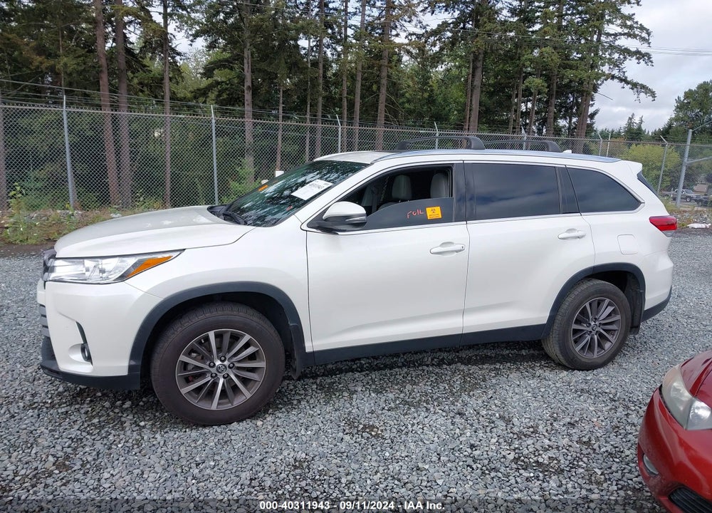 2019 TOYOTA HIGHLANDER XLE VIN: 5TDJZRFH8KS605475