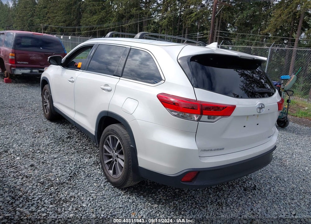 2019 TOYOTA HIGHLANDER XLE VIN: 5TDJZRFH8KS605475