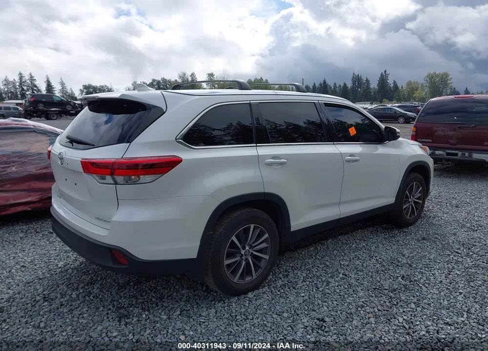 2019 TOYOTA HIGHLANDER XLE VIN: 5TDJZRFH8KS605475