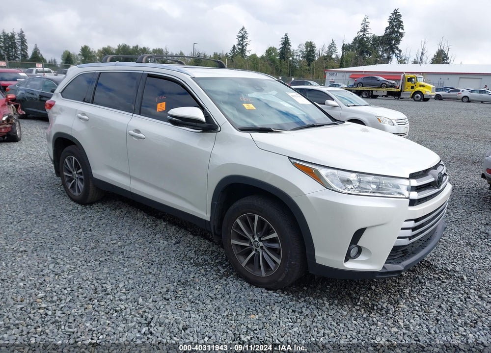 2019 TOYOTA HIGHLANDER XLE VIN: 5TDJZRFH8KS605475
