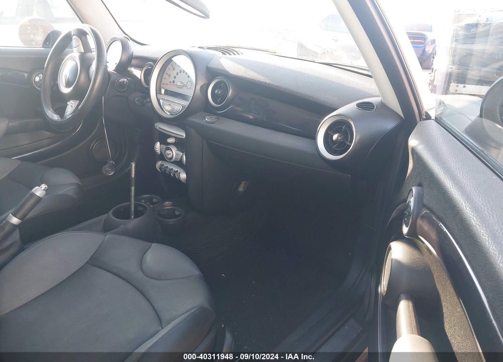 2009 MINI COOPER S CLUBMAN VIN: WMWMM335X9TP72531
