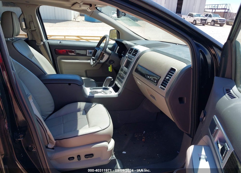 2008 LINCOLN MKX VIN: 2LMDU88C58BJ40011