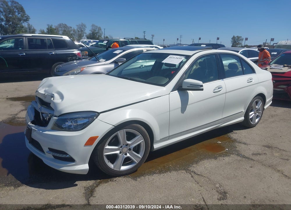 2011 MERCEDES-BENZ C 300 LUXURY/SPORT VIN: WDDGF5EB5BR153868