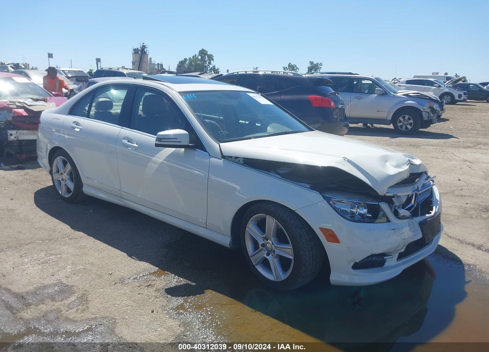 2011 MERCEDES-BENZ C 300 LUXURY/SPORT VIN: WDDGF5EB5BR153868