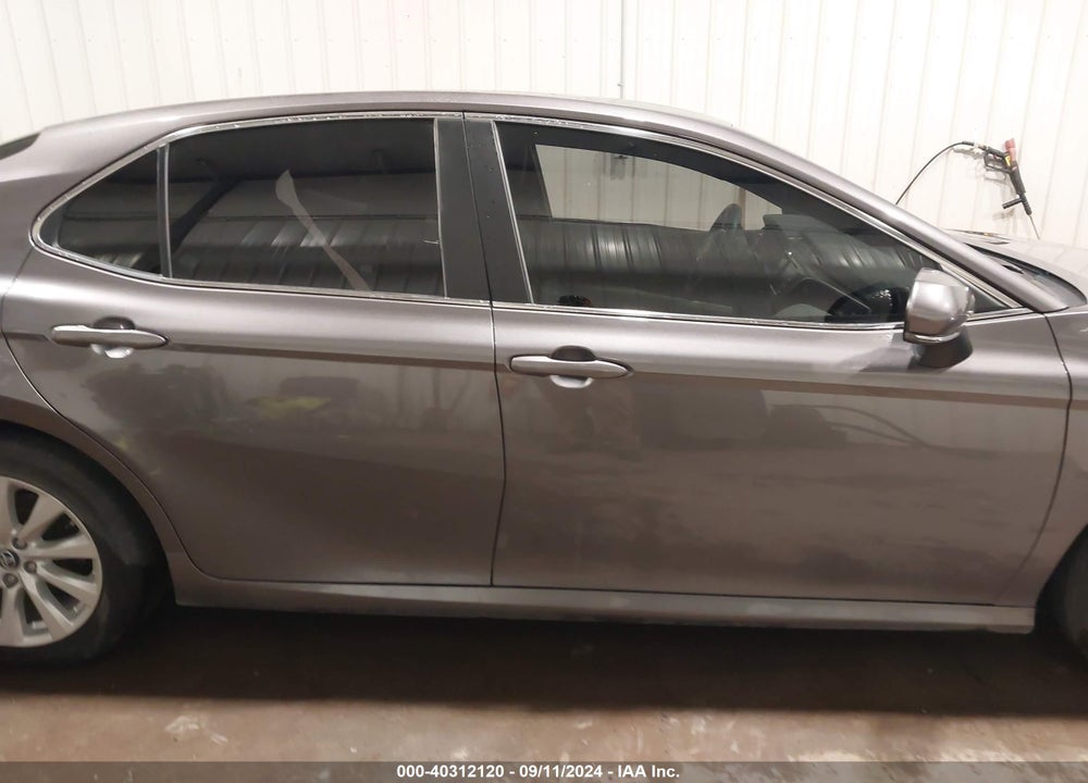 2018 TOYOTA CAMRY LE VIN: 4T1B11HK5JU044423