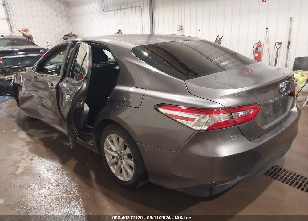 2018 TOYOTA CAMRY LE VIN: 4T1B11HK5JU044423