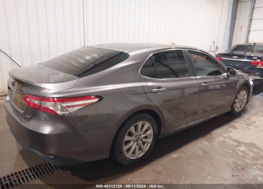 2018 TOYOTA CAMRY LE VIN: 4T1B11HK5JU044423