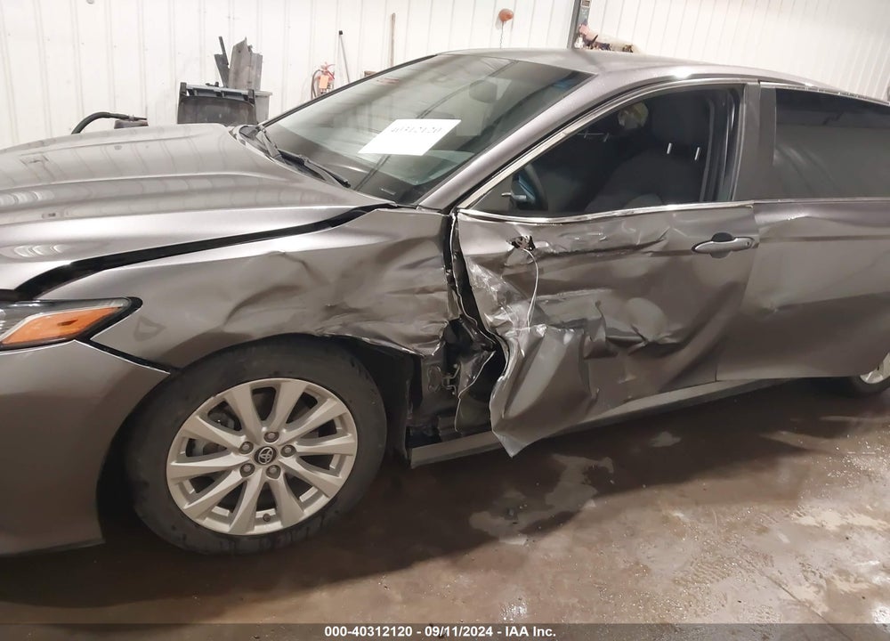 2018 TOYOTA CAMRY LE VIN: 4T1B11HK5JU044423