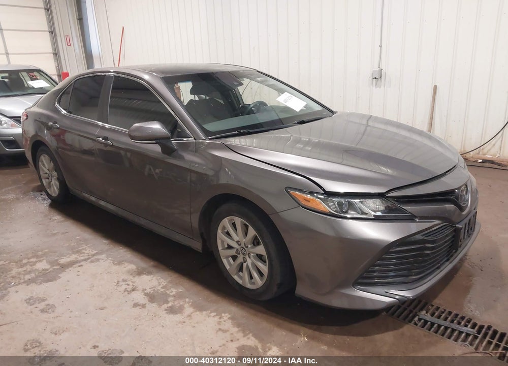 2018 TOYOTA CAMRY LE VIN: 4T1B11HK5JU044423