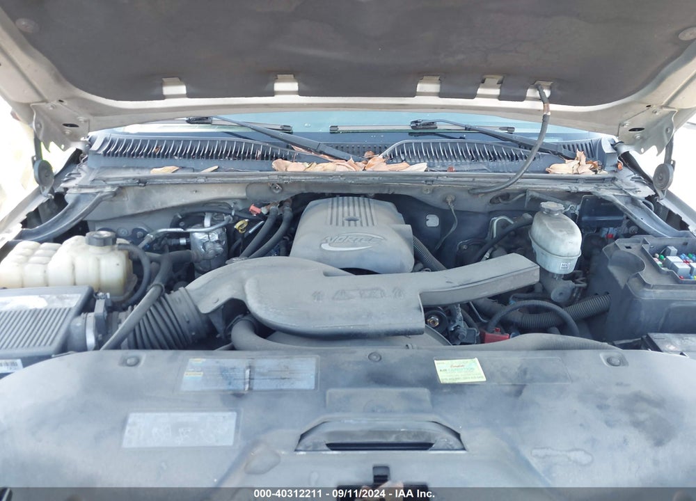 2004 CHEVROLET SUBURBAN 1500 LT VIN: 1GNEC16T24J110415