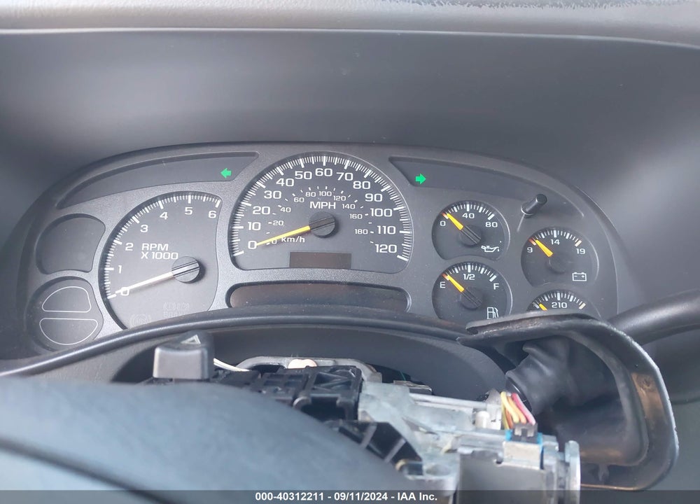 2004 CHEVROLET SUBURBAN 1500 LT VIN: 1GNEC16T24J110415