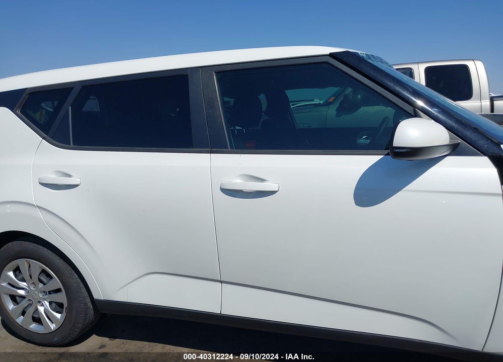 2020 KIA SOUL LX VIN: KNDJ23AU6L7714390