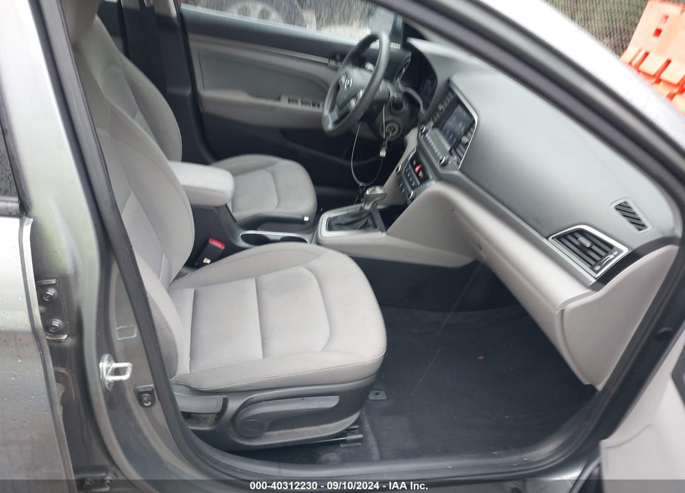 2017 HYUNDAI ELANTRA SE VIN: KMHD84LF7HU246500