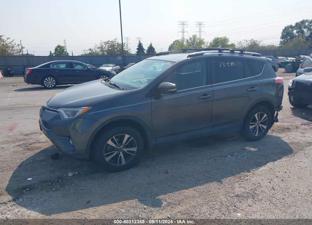 2018 TOYOTA RAV4 XLE VIN: 2T3RFREV8JW772645