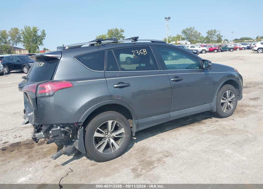 2018 TOYOTA RAV4 XLE VIN: 2T3RFREV8JW772645