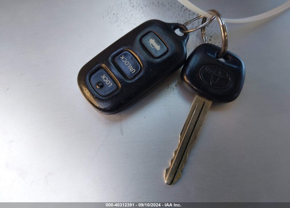 2000 TOYOTA AVALON XLS VIN: 4T1BF28B5YU072983