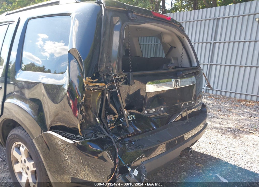 2011 HONDA PILOT TOURING VIN: 5FNYF4H98BB080485