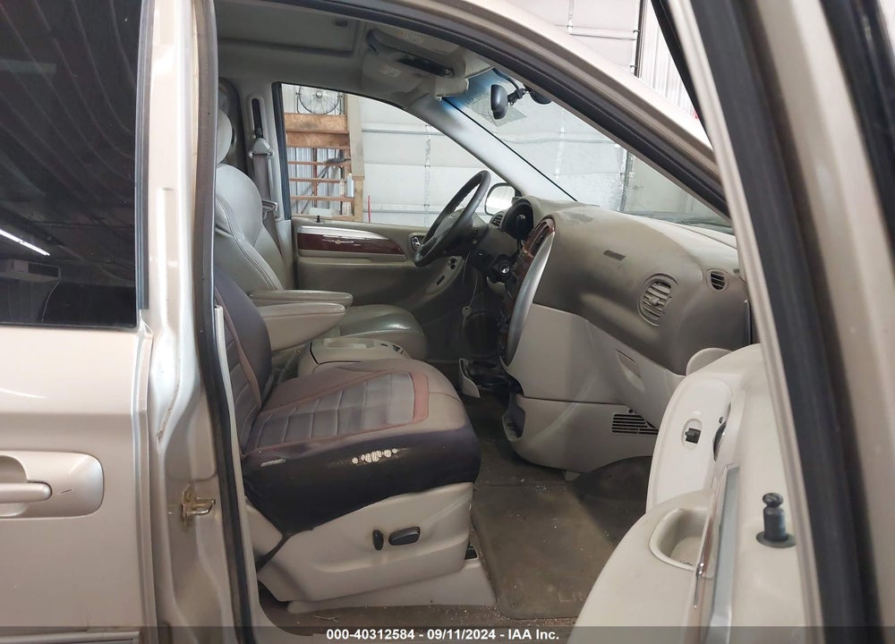 2005 CHRYSLER TOWN & COUNTRY VIN: 2C4GP64L45R177312