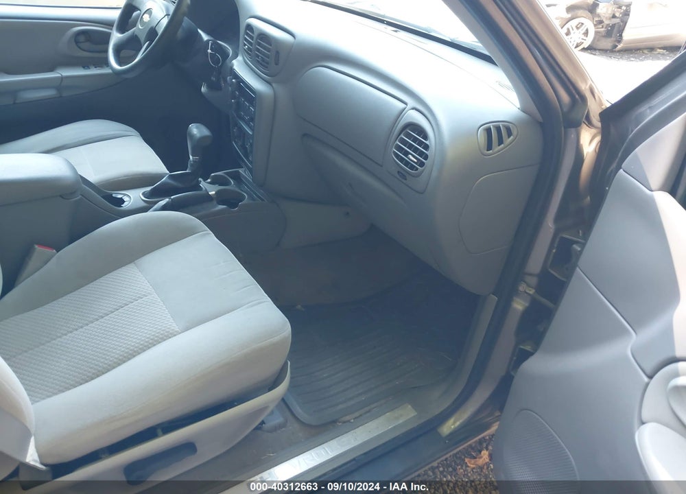 2008 CHEVROLET TRAILBLAZER LT VIN: 1GNDT13S382209087